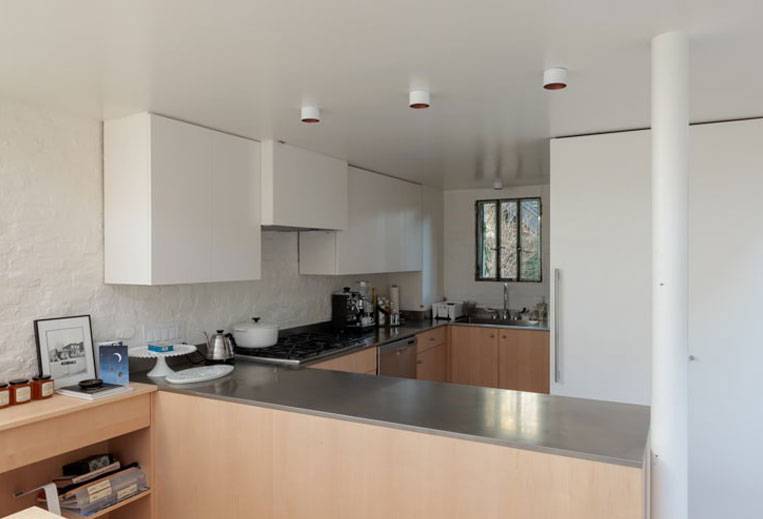 Metal Prestige LLC Bond St